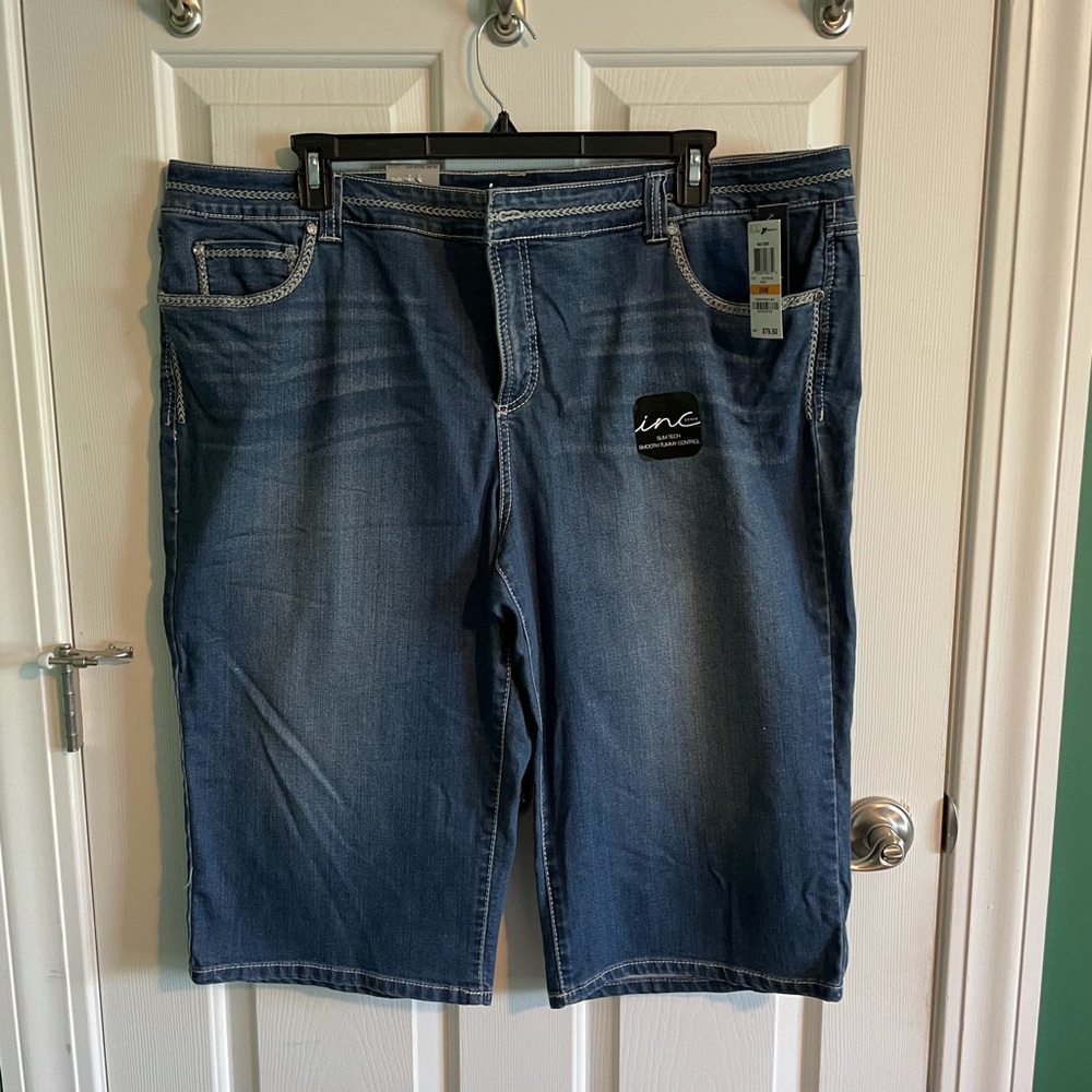 Women’s capris. 24w jeans - Picture 2 of 4